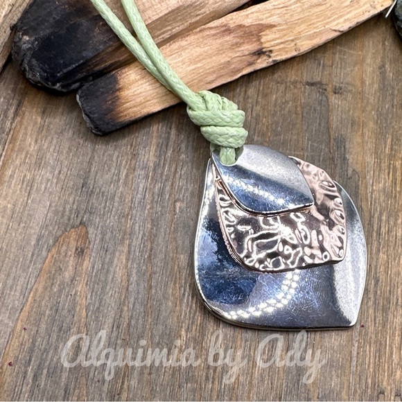 Pastel suede rope big medallion necklace - Picture 1 of 2